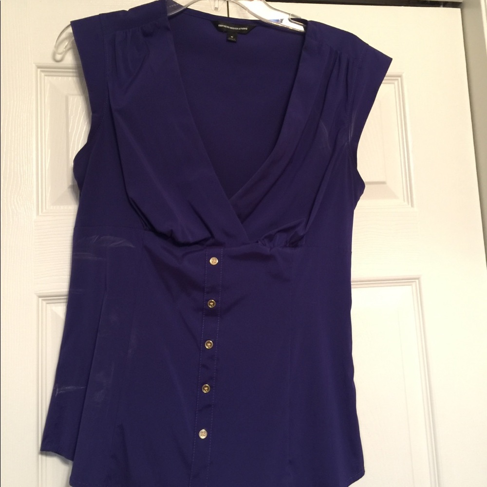 Express Top with button detail